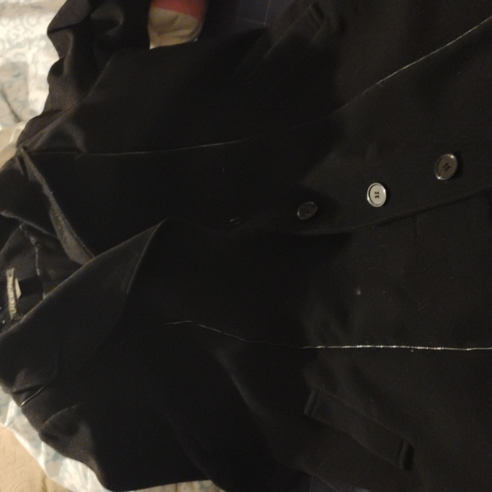 Stylish Black Coat With Button Closure - image 3